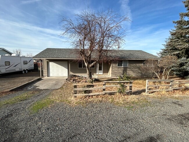 Primary Photo - 3 Bedroom / 1 Bathroom home in Metolius