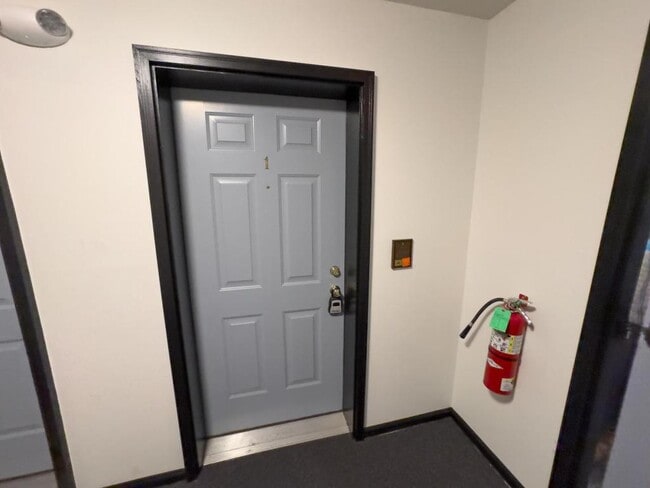 Building Photo - 4549 1/2 Hedgerow Dr