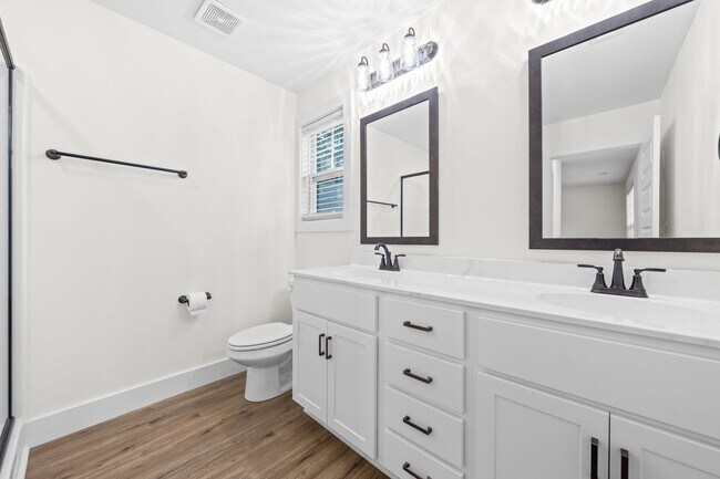 Building Photo - Pet Friendly Three Bedroom!