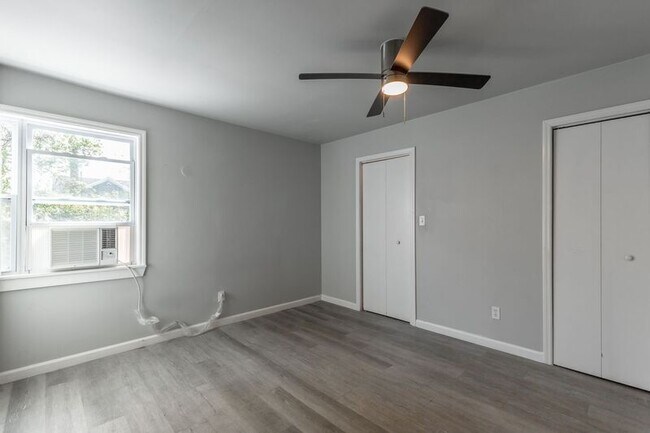 Building Photo - 1812 E 13th St