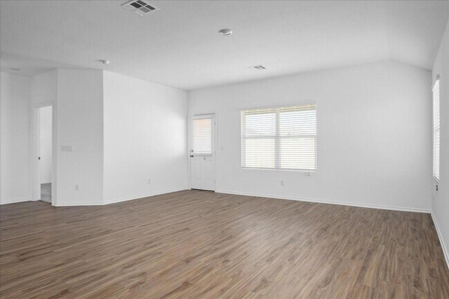 Building Photo - 404 Escondido Cir