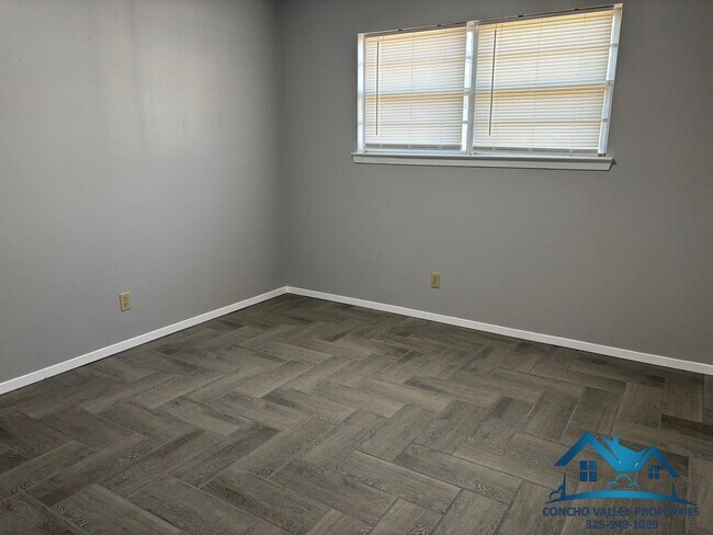 Building Photo - 1932 Glenwood Dr