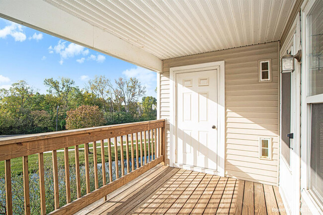 Building Photo - 1551 Oakfield Dr