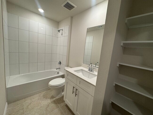 Building Photo - BRAND NEW 4-Bedroom Home in Lindale!