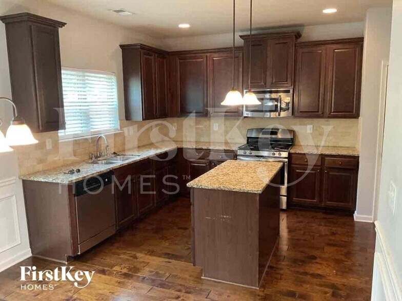 Building Photo - 624 Parkside Pl Dr