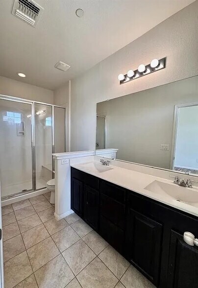 Building Photo - Room in Townhome on Zodiac Ln