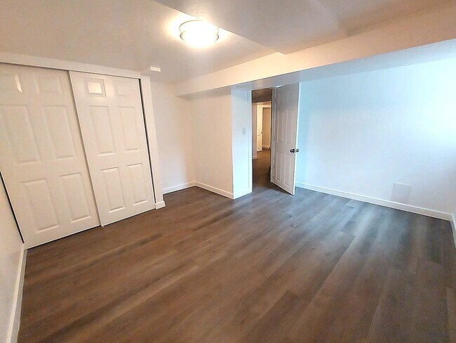 Building Photo - Spacious 4BD/3BA with Fenced Yard & Front Porch in North Seattle!