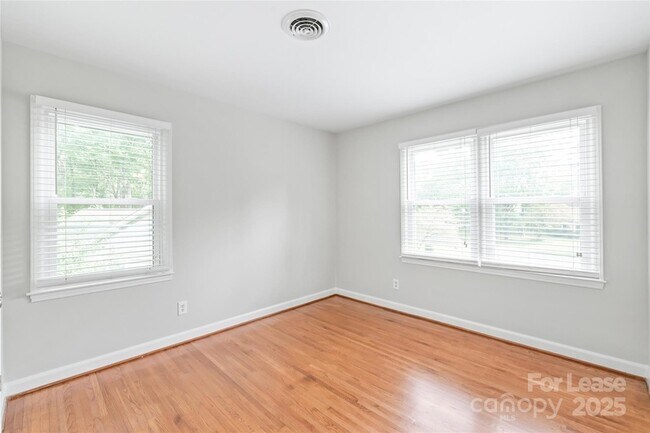 Building Photo - 5001 Vescova Ct