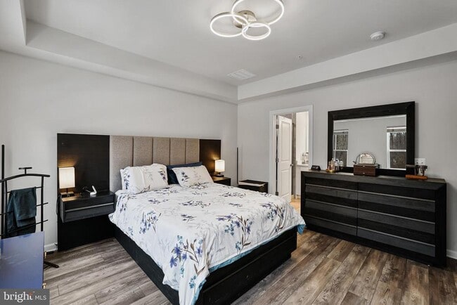 Building Photo - 865 Weald Way