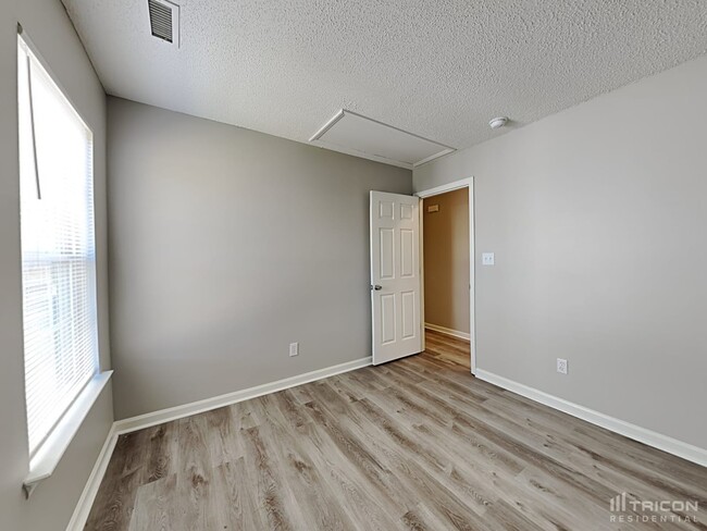 Building Photo - 4844 Silverdene St