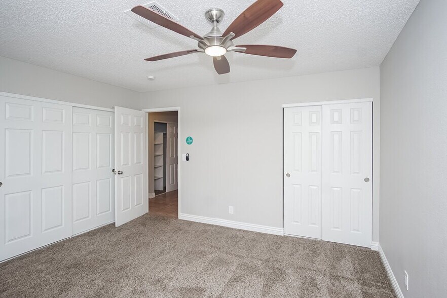 Building Photo - 390 Newbury Ct