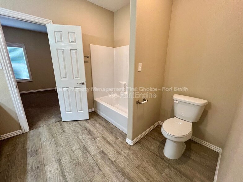 Building Photo - 9921 Landry Dr