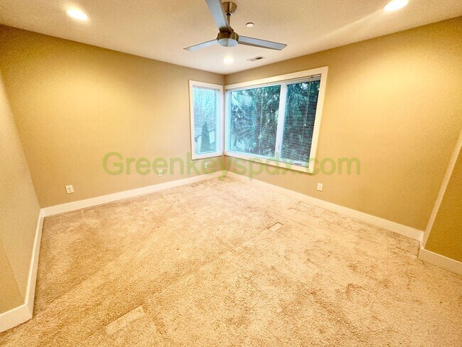 Building Photo - Gorgeous, Custom-designed 4-Bedroom Contemporary Townhouse on 3 Levels