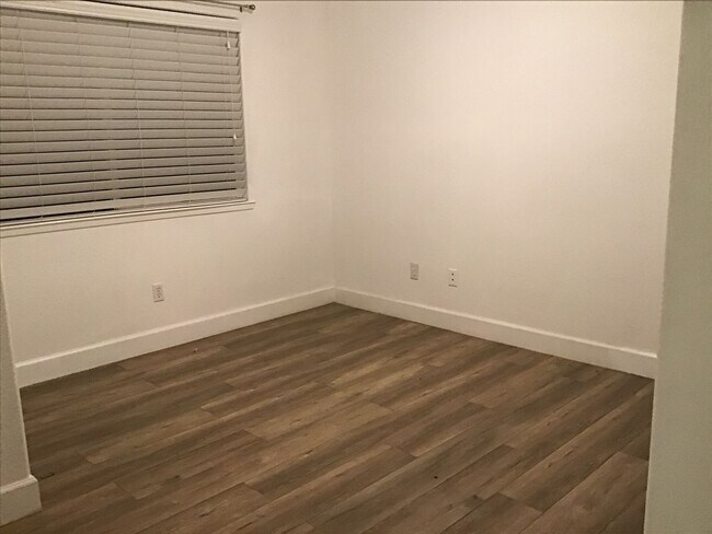 Building Photo - 5701 W Country Ave