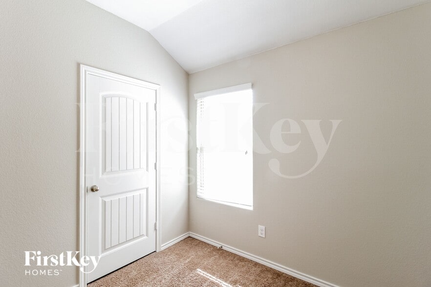 Building Photo - 303 Preakness Ln