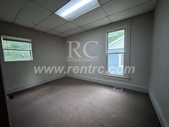 Building Photo - 705 Harmon-