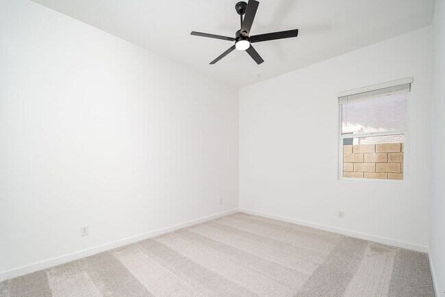 Building Photo - 3260 W Peak View Rd