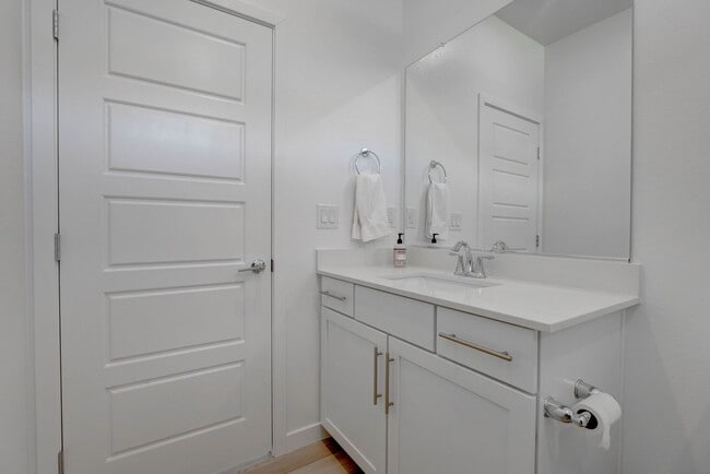Building Photo - 904 Kings Clf Ln