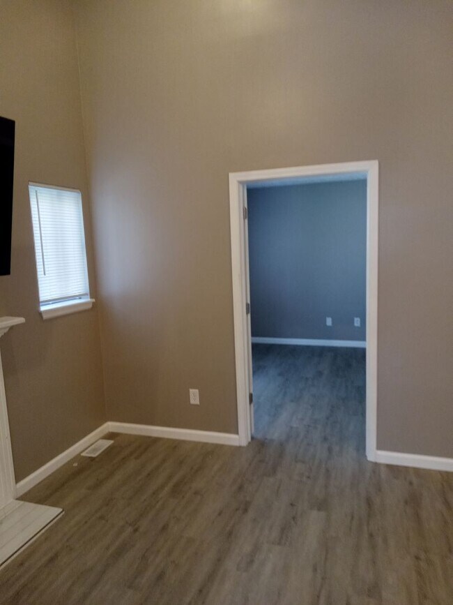 Building Photo - Condo for Rent