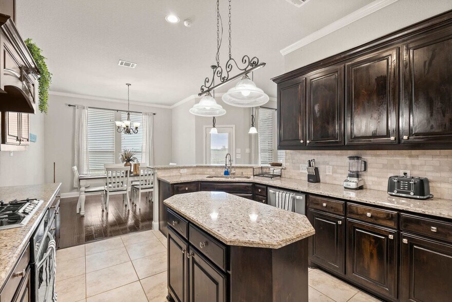 Building Photo - 206 S Meadow Dr