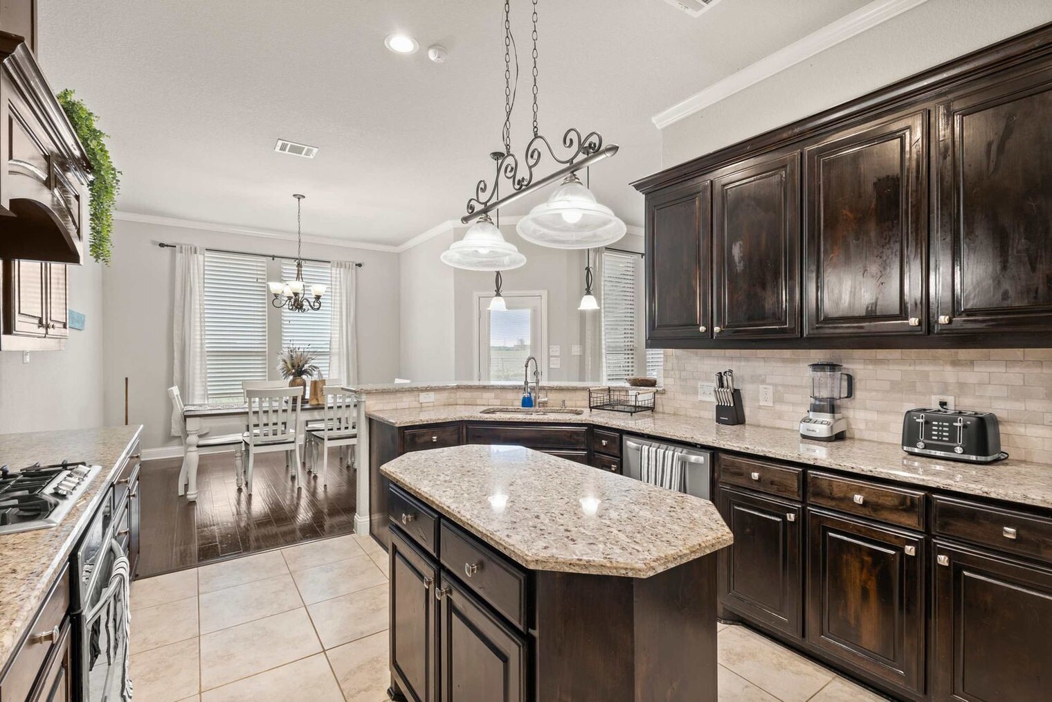 Building Photo - 206 S Meadow Dr