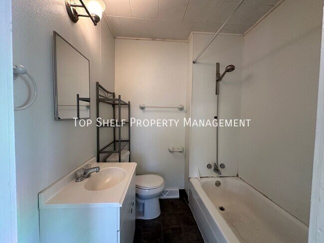 Building Photo - 2319 E 40th Ct