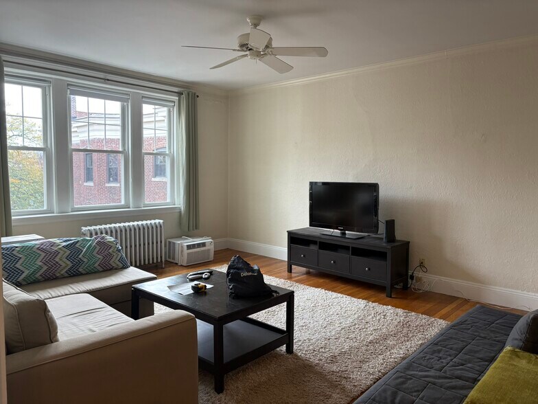 Building Photo - 52 Babcock St