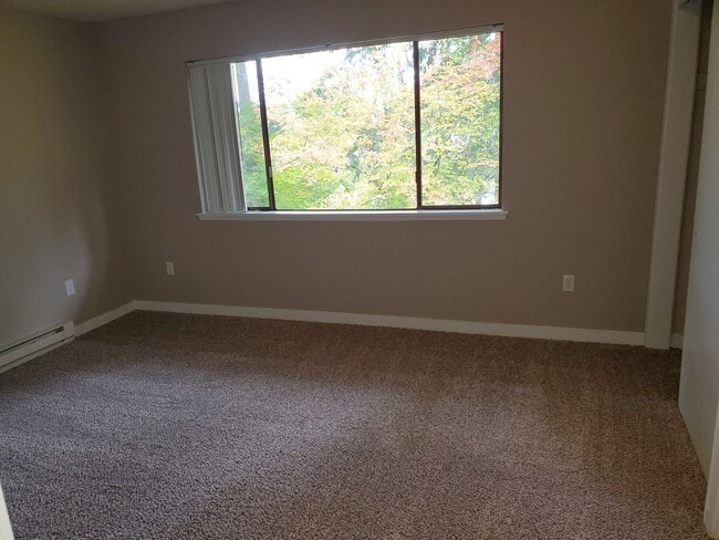 Building Photo - 2 Bed Room 2 Bath 2 Car Garage
