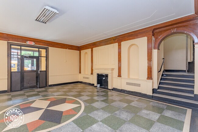 Building Photo - 111 E 21st St