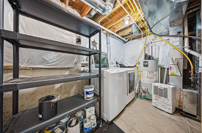 Building Photo - 567 Lathrop St