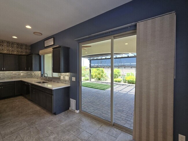 Building Photo - 35532 N Sunset Trail