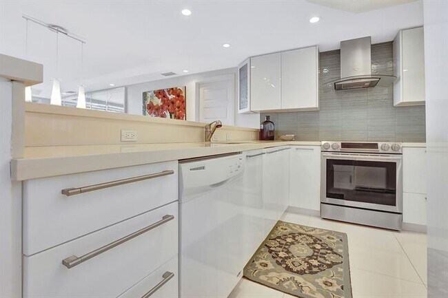 Building Photo - 2000 S Ocean Dr