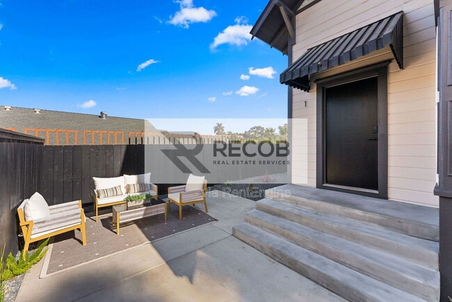 Building Photo - 832 Desty St