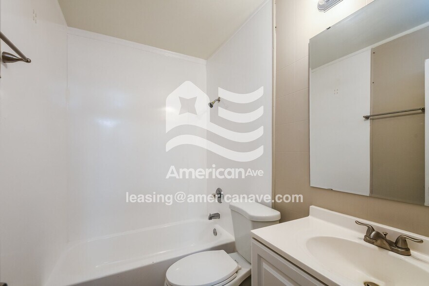 Building Photo - 3967 Downes Dr