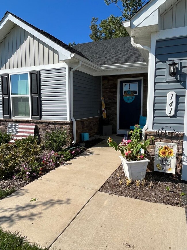 Building Photo - 3 bed 2 bath rental in Village Oaks Subdivision close proximity to Lake Monticello