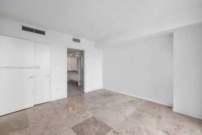 Building Photo - 500 Brickell Ave