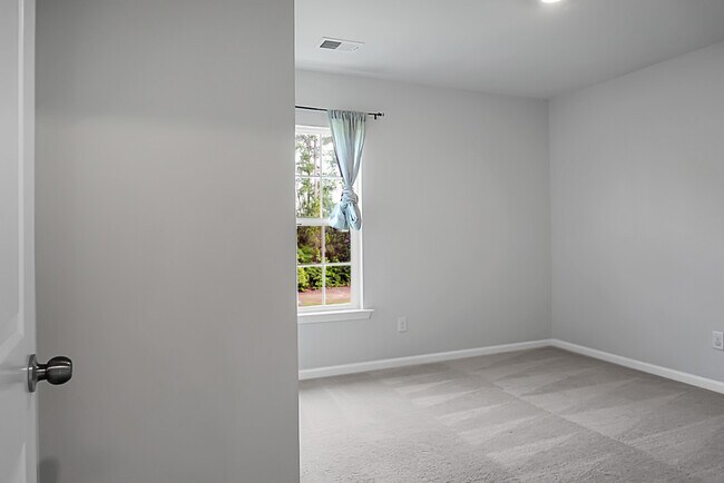 Building Photo - 210 Daniels Creek Cir