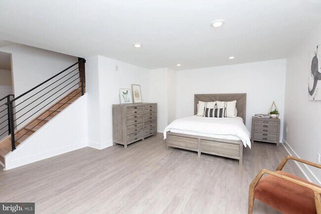 Building Photo - 1742 Fleet St