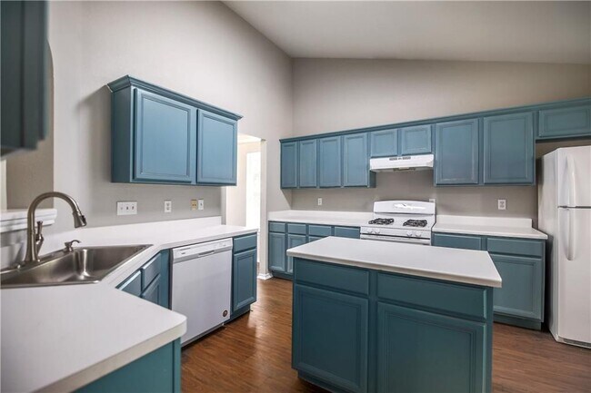 Building Photo - 3300 Reta Cove