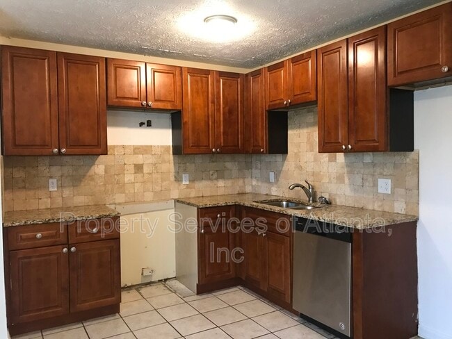 Building Photo - 8305 Glenwoods Terrace