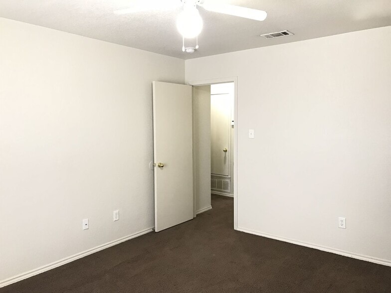 Building Photo - 3603 Malibu Ln