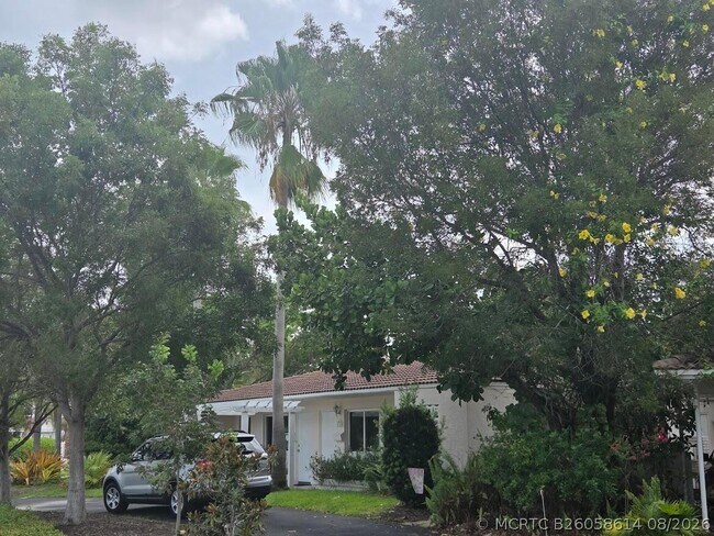 Building Photo - 1152 Bayview Dr