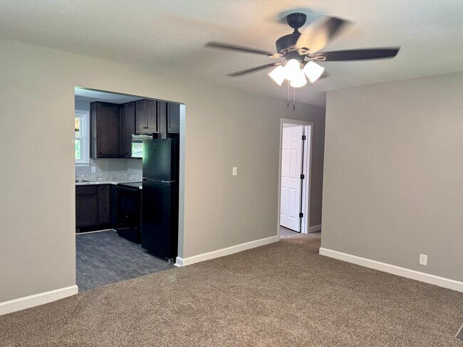 Building Photo - Beautiful Country Setting! Brick 3 Bed/2 B...
