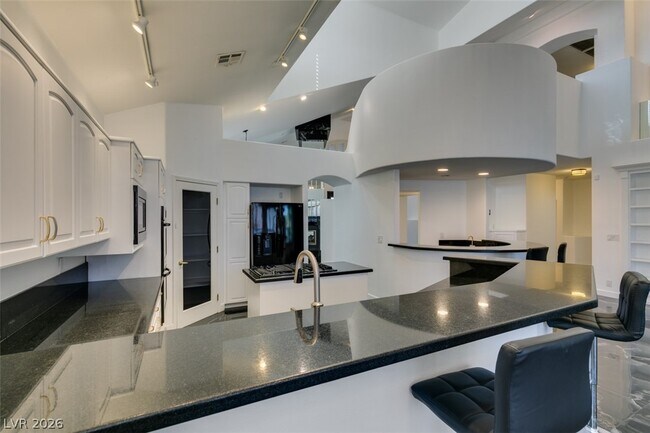 Building Photo - 174 Buena Ct