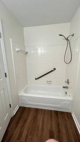 Building Photo - 818 Jamestown Ct