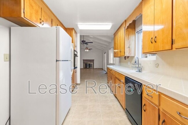 Building Photo - 1265 Slayton Dr