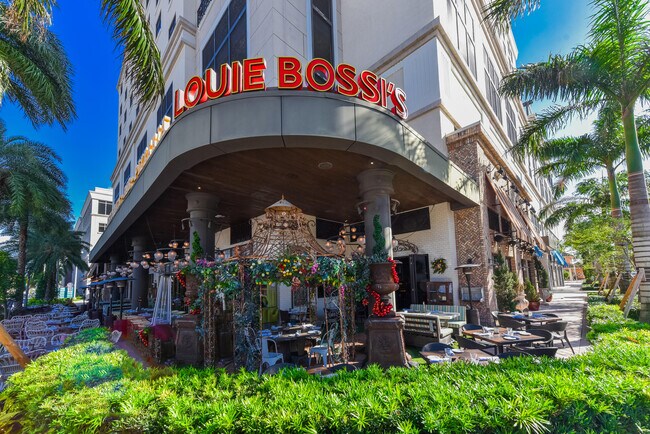 Building Photo - 485 E Royal Palm Rd