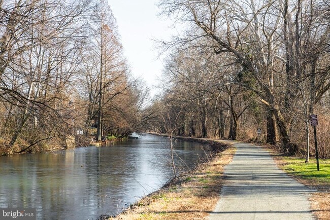 Building Photo - 617 Port Providence Rd