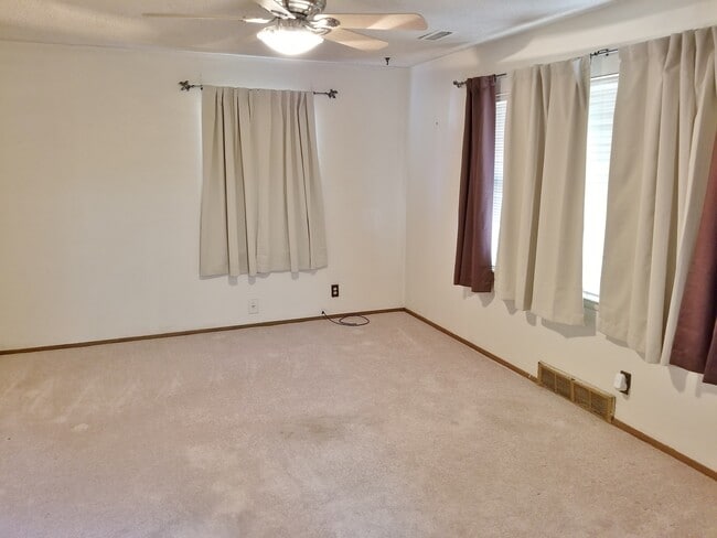 Building Photo - Great ranch style home near Shunga Park an...