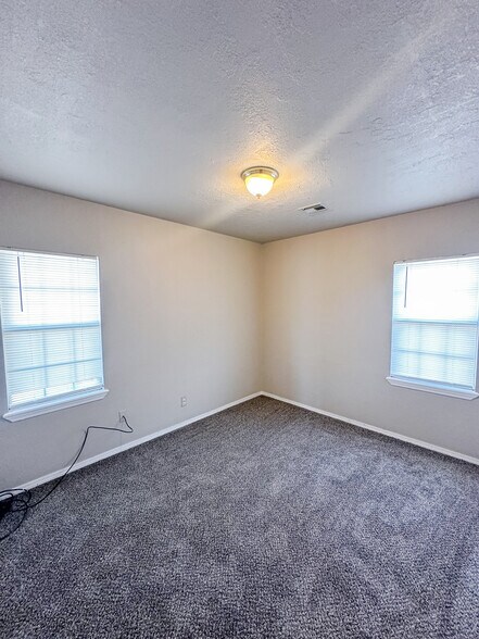 Building Photo - 2231 NW 26th St